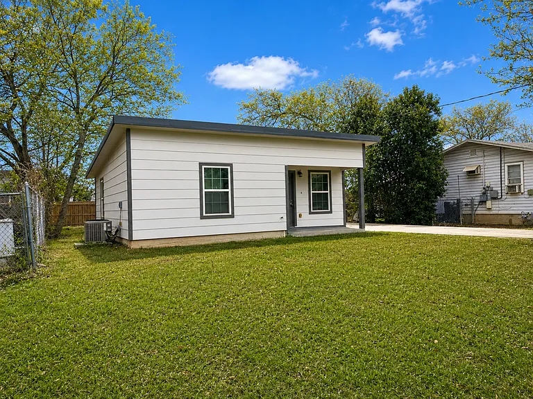 455 Lincolnshire Dr — Photo 4