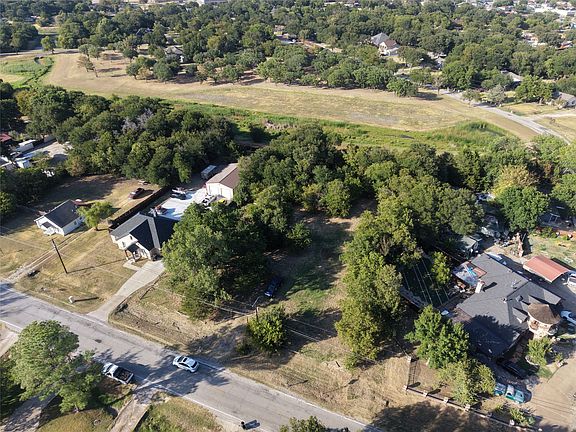 3rd image of 1704 S Sam Houston Rd