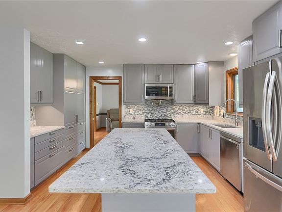 3rd image of 2525 Country Side Ln