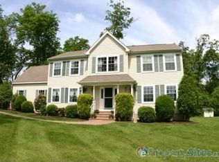 3 Weston Dr, Pittstown, NJ 08867