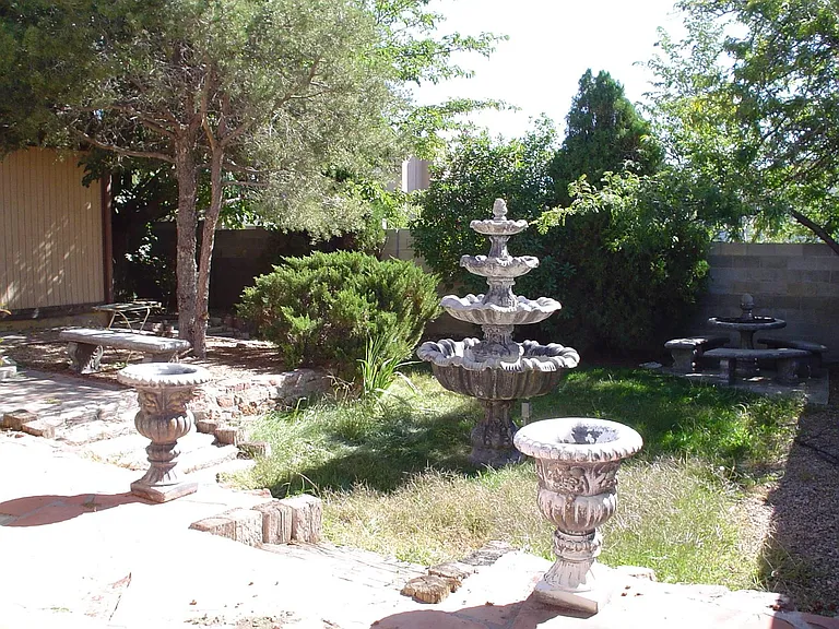 7204 Avenida La Costa NE — Photo 3