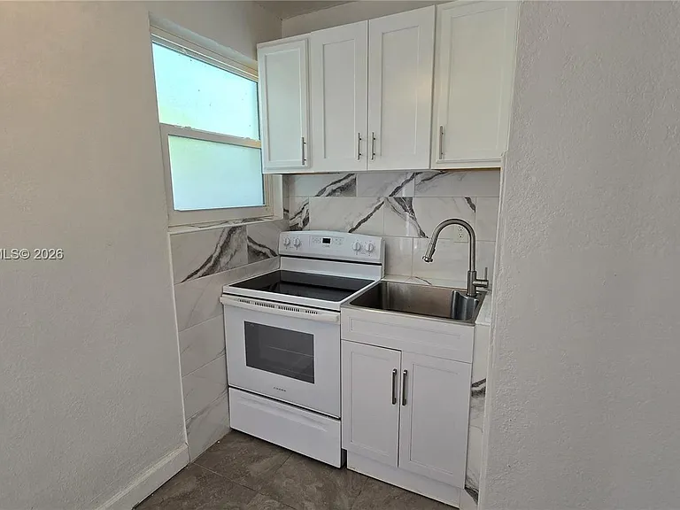 9680 NW 19th Pl — Photo 3