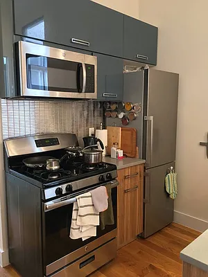 Rented by Manhattan Management LLC | media 19