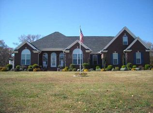 30 Falls Acres Ln, Savannah, TN 38372