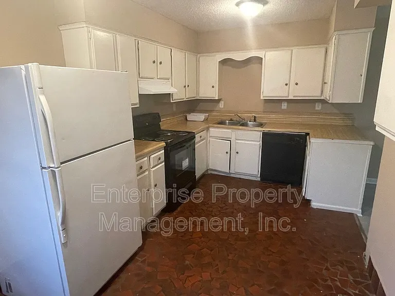 1982 Goldbrier Ln — Photo 4