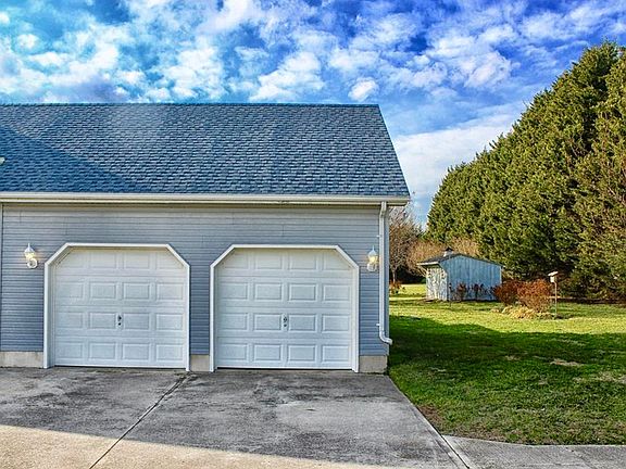 5th image of 31117 Edgewood Dr