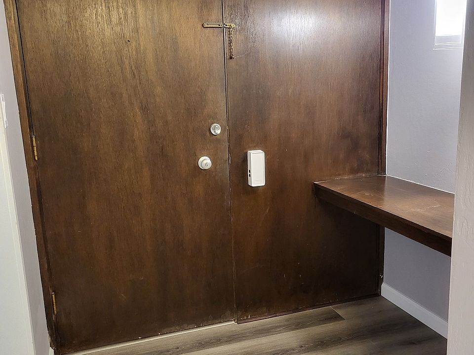 Entryway to 102