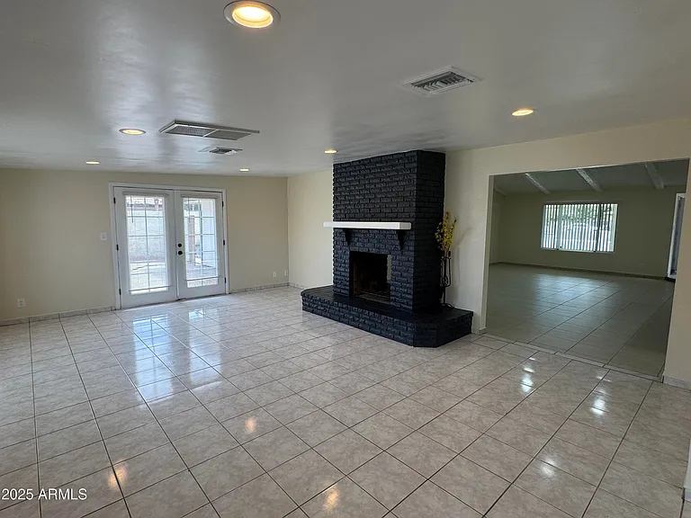5502 W Frier Dr — Photo 11