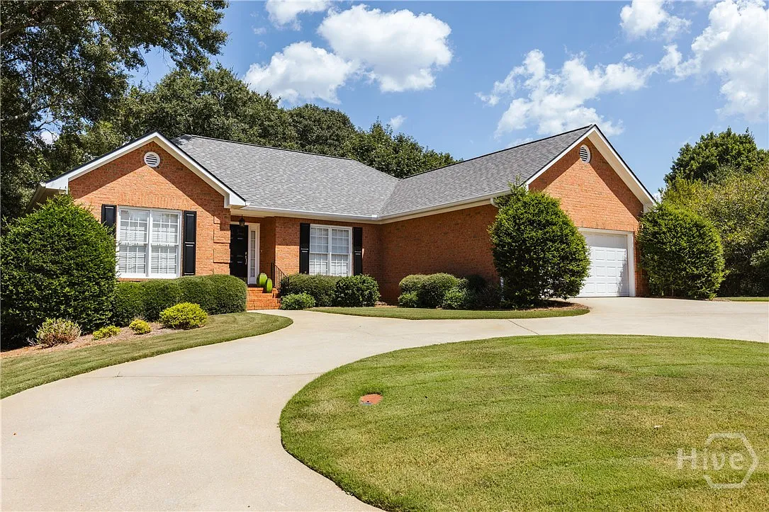 3 bed, 2.0 bath, 1819 sqft, $2,800 — Photo 2