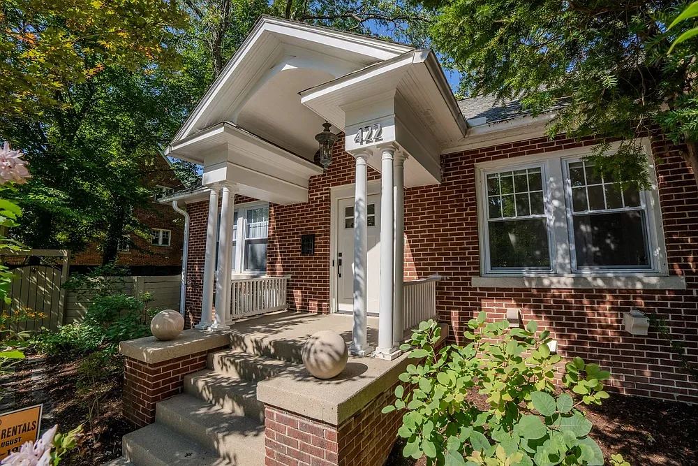 3 bed, 2496 sqft, $4,500 — Photo 4