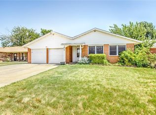 813 Arlington Dr, Yukon, OK 73099