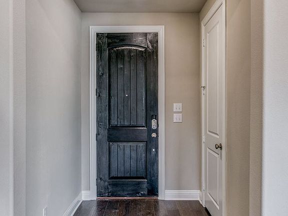 5th image of 3024 Galveston St
