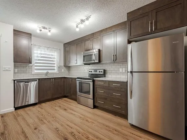 2400 W Ravenswood Vw SE #202, Airdrie, AB T4A 0V7