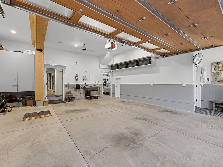 19077 Mount McLoughlin Ln — Photo 26