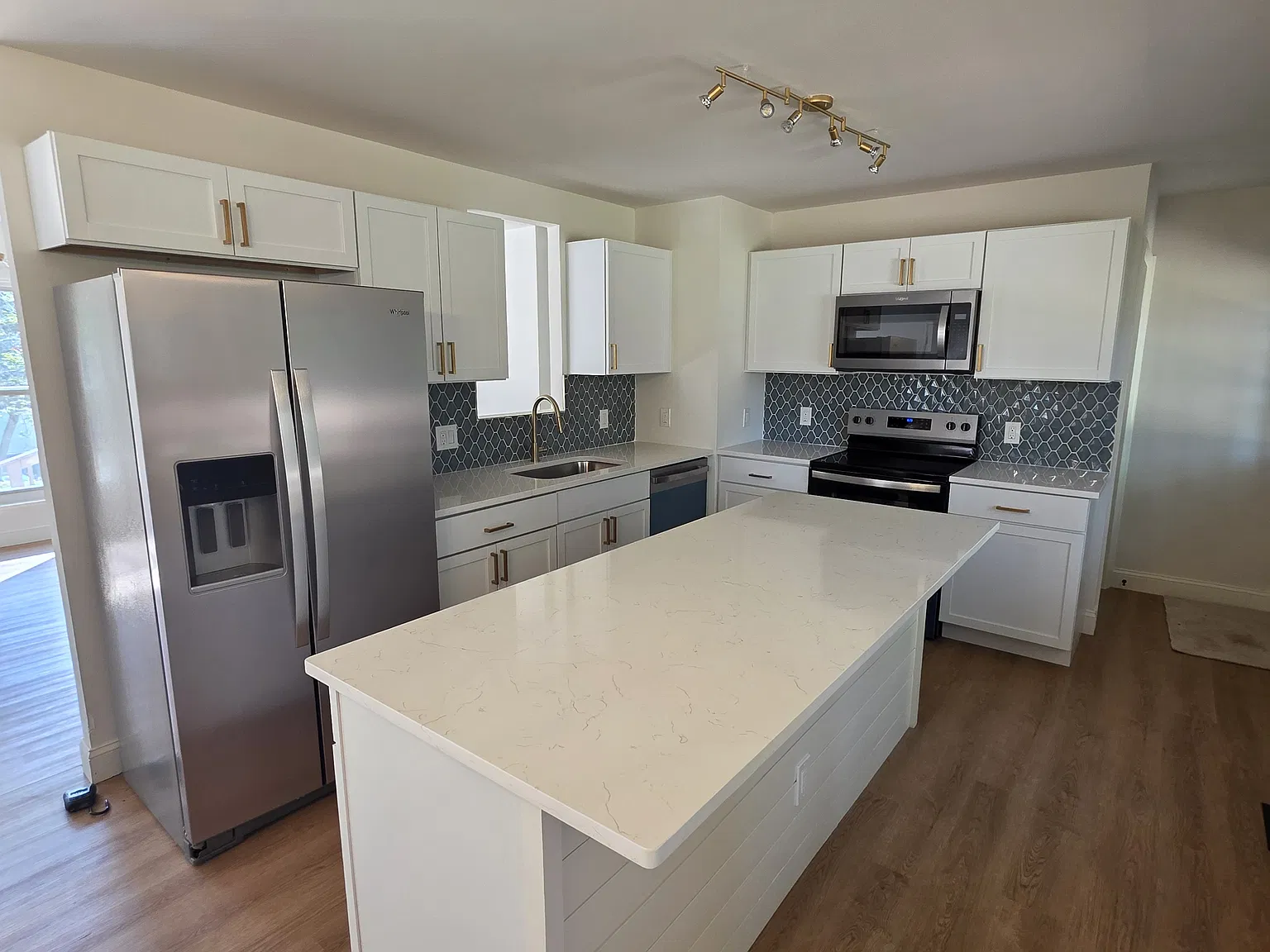 3 bed, 1144 sqft, $2,750 — Photo 2