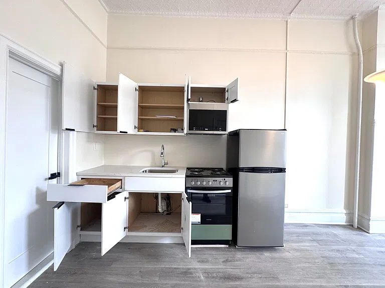 138 Montague St #8 — Photo 14
