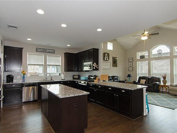 3rd image of 404 Vista Portola Loop