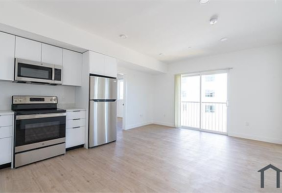 4th image of 339 S Oxford Ave #303
