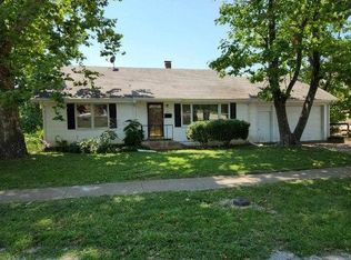 206 E 4th St, Willow Springs, MO 65793