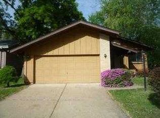 1572 Barkwood Dr, Florissant, MO