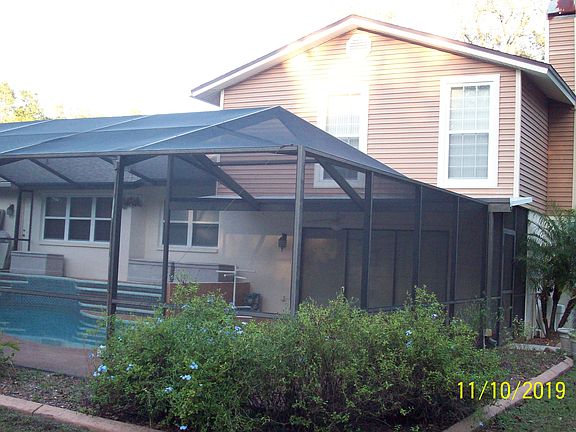 Screened in pool lanai