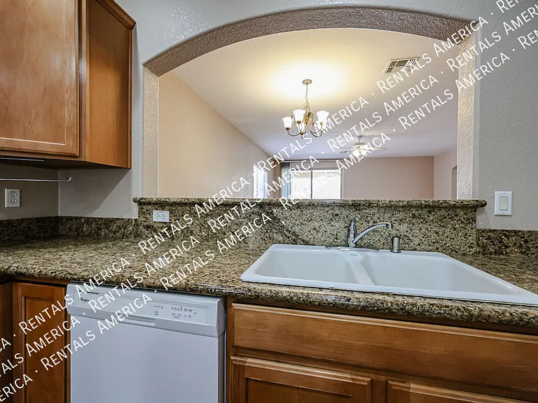 876 E Riviera Pl — Photo 8