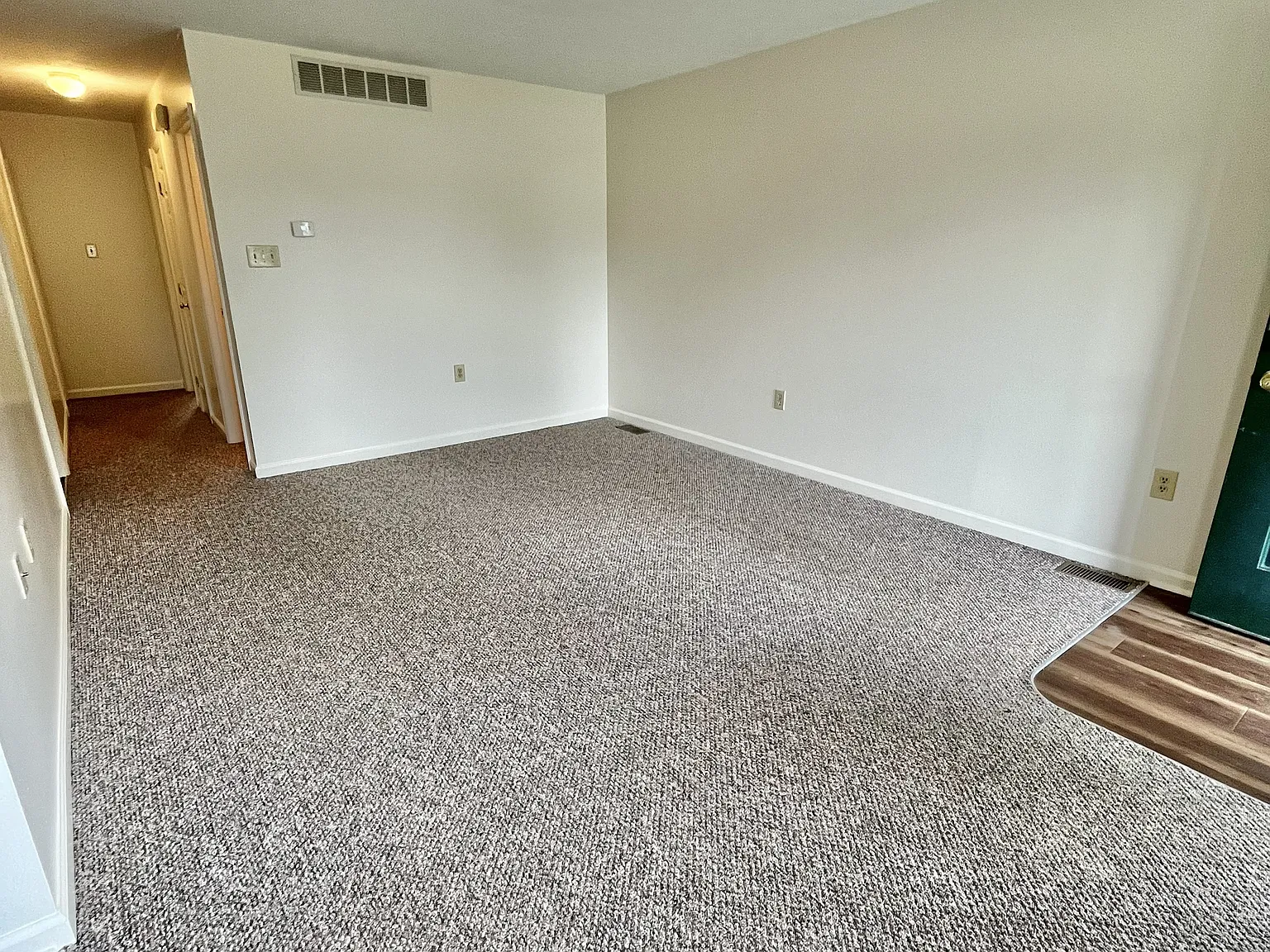 2 bed, 1000 sqft, $1,150 — Photo 3