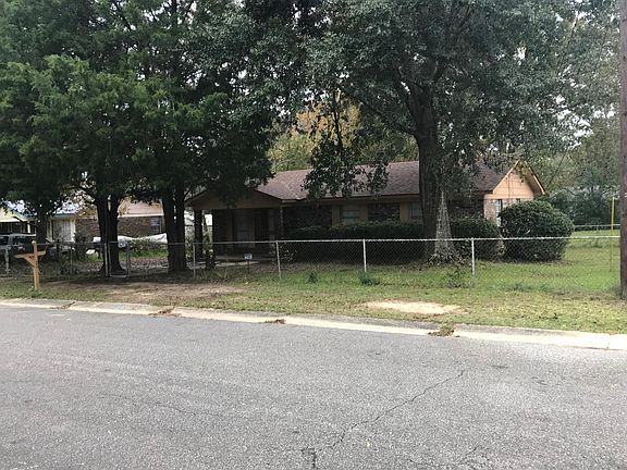 Front view of property