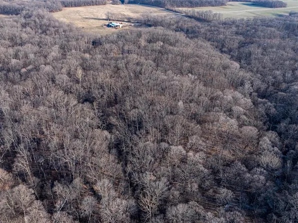 1910 Stagecoach Ln, Sorento, IL 62086