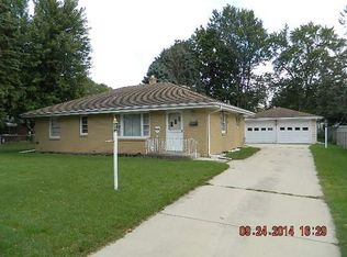 2112 Glenwood Ave, Rockford, IL 61103