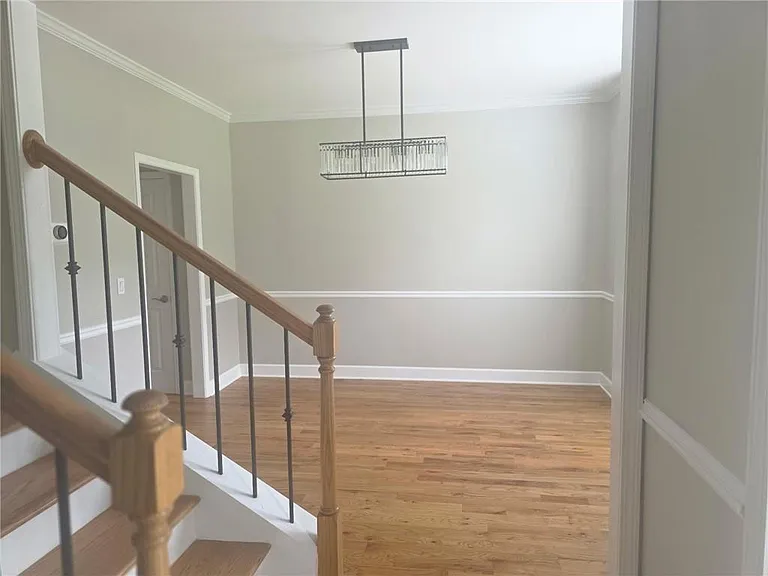 2257 Roseberry Ln — Photo 3