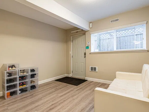 4891 Inman Ave, Burnaby, BC V5G 2Y5