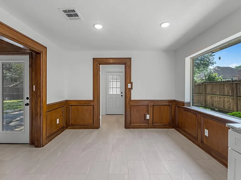 8011 Liberty Elm Ct — Photo 17