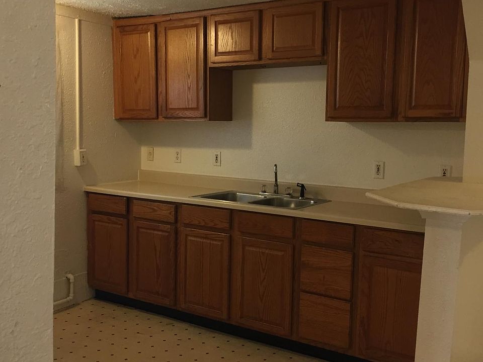 2nd image of 427 Chaudet St