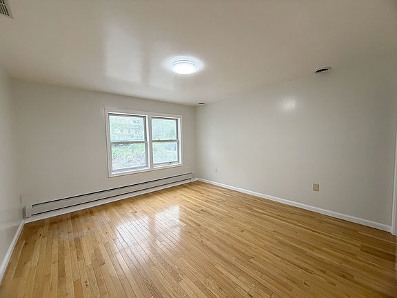 5th image of 361 Fort Lee Rd Unit 1