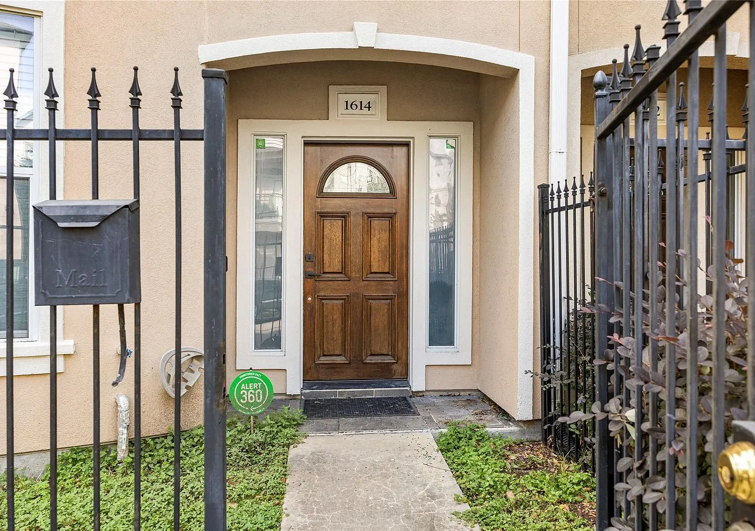 3-Story Townhome in Midtown 3BR/3.5BA with Private Balconies — Photo 3