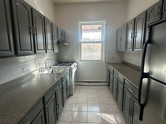4th image of 316 McLean Ave Floor 2