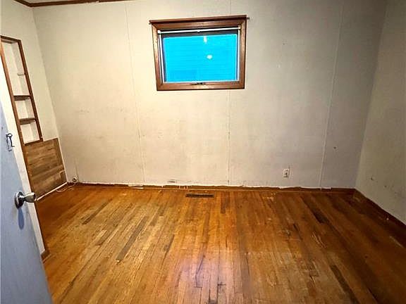 5th image of 309 W Park St