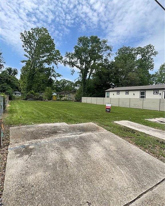 2nd image of 833 & 847 N 40th St