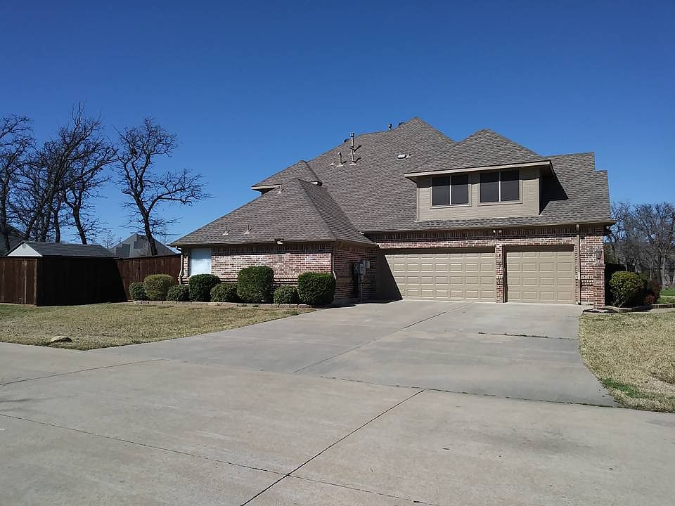3 Car Garage has new doors