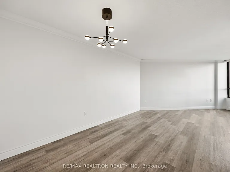 7440 Bathurst St #608 — Photo 10