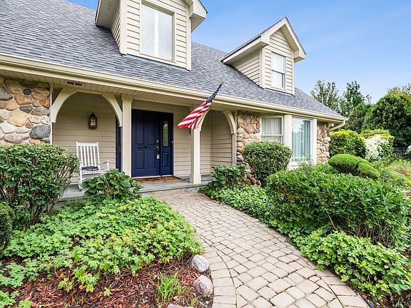 2nd image of 5511 River Park Dr