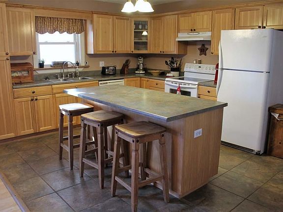 4th image of 1087 Saunders Hill Ln