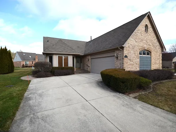 6587 Cross Creek Dr, Washington, MI 48094