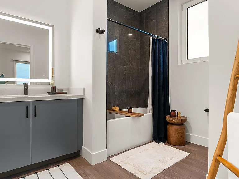 Silhouette Apartments — Photo 15