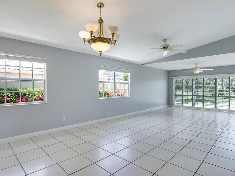 10870 SW Dardanelle Dr — Photo 25