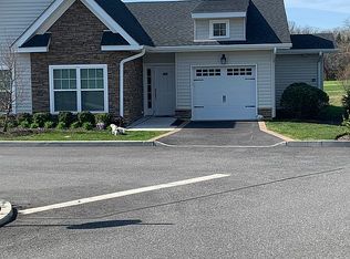 1101 Fox Hill Dr, Baiting Hollow, NY 11933