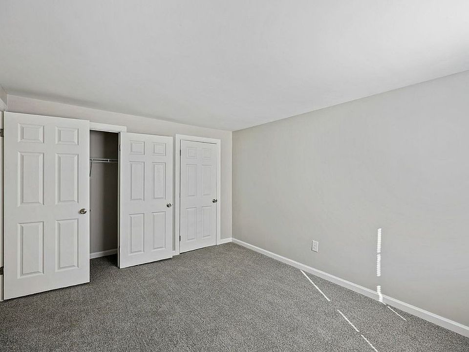 empty-bedroom-Village-of-Carrollwood