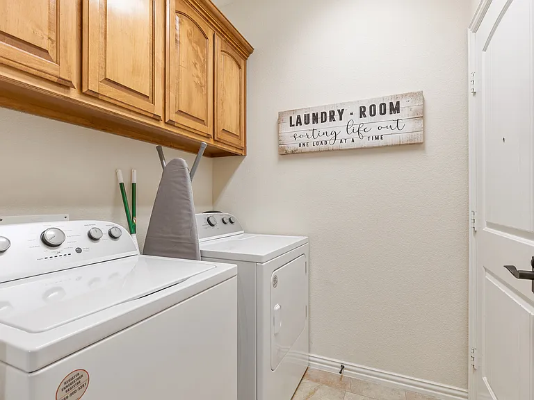 409 Rosemont Ln — Photo 36
