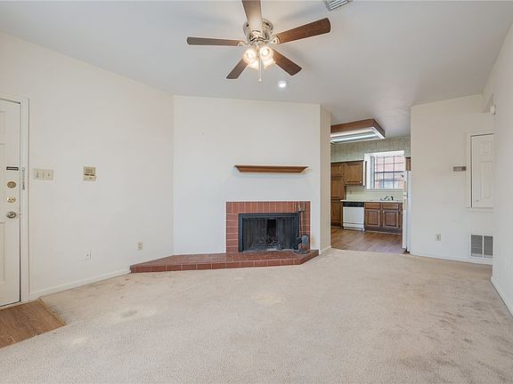 4th image of 400 Nagle St APT 411